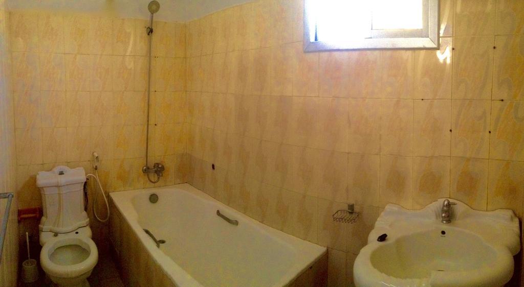 Ker Jahkarlo Hotell Yoff Exteriör bild